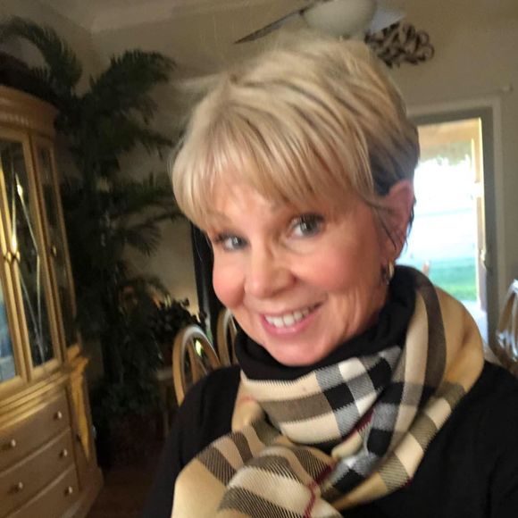 Meet your Posher, Lisa - Picture 1 of 1